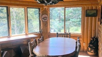 Cabin, 3 Bedrooms | Dining
