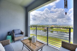 Condo, 2 Bedrooms | Property grounds