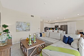 Appart'hôtel, 2 chambres | Coin séjour