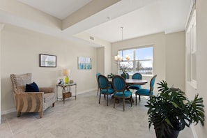 Condo, 2 Bedrooms | Dining