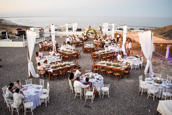 Outdoor wedding area - Villas Capitan Petter (Punta Abreojos)