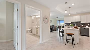 Condo, 3 Bedrooms | Private kitchen | Fridge, oven, coffee/tea maker, toaster