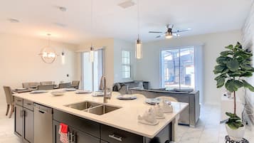 Townhome, 4 Bedrooms | Private kitchen