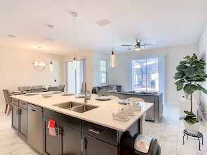 Private kitchen - Happy Haven At Storey Lake Resort By Shine Villas 4 Bedroom Condo (Kissimmee)