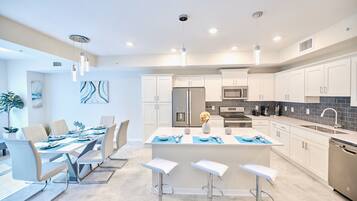 Leilighet, 2 soverom | Eget kjøkken | Kjøleskap, ovn, kokeplater og kaffetrakter/tekoker