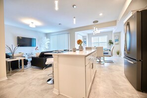 Apartamento, 2 habitaciones | Cocina privada | Frigorífico, horno, placa de cocina y cafetera o tetera