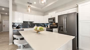 Apartment, 2 Schlafzimmer | Eigene Küche | Kühlschrank, Ofen, Wasserkocher mit Kaffee-/Teezubehör, Toaster