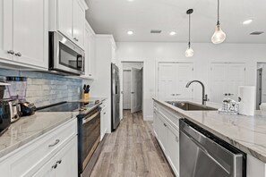 Casa, letti multipli, accesso alla piscina, vista oceano | Cucina privata | Frigorifero, microonde, forno, piano cottura