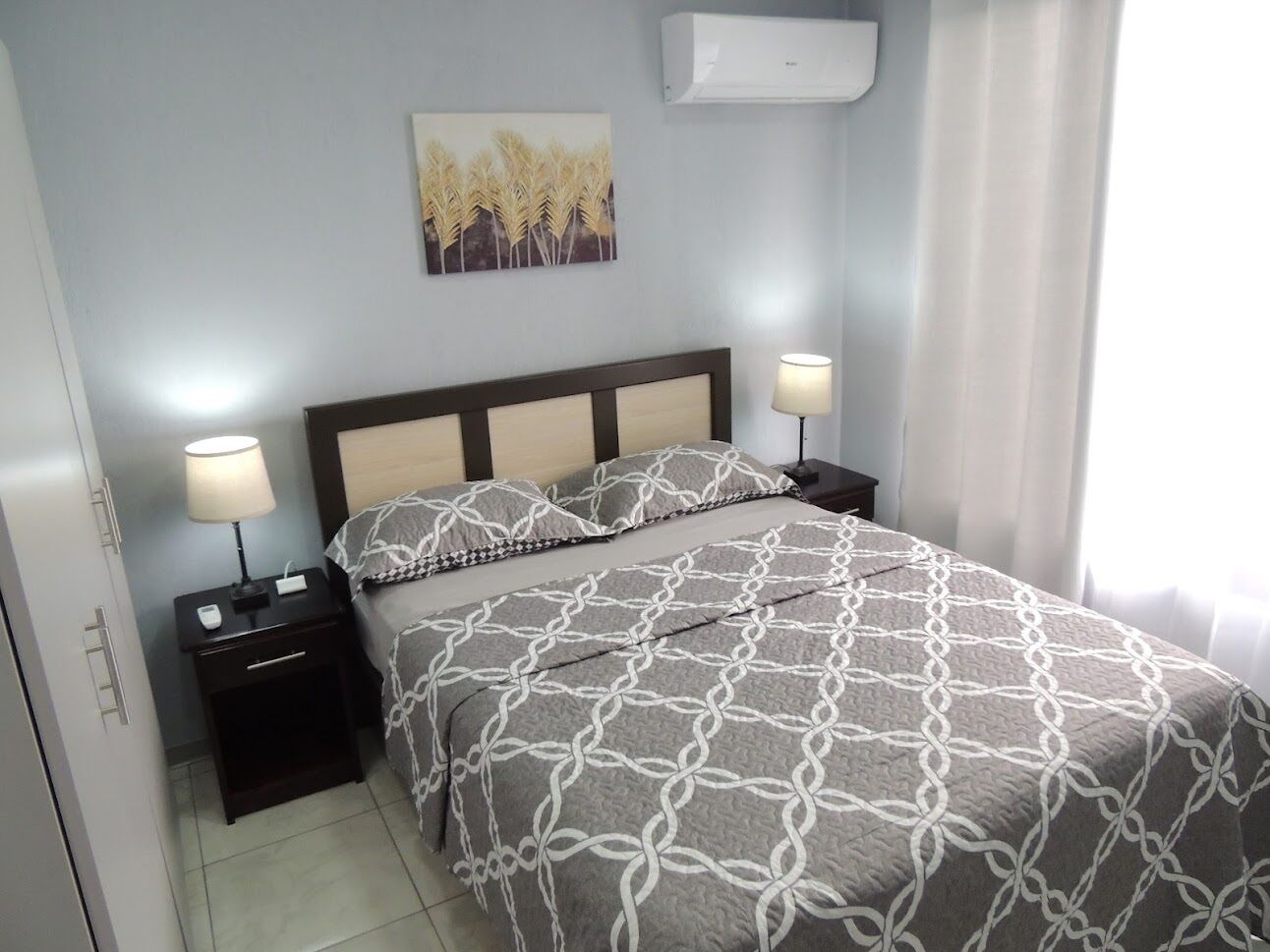 2 dormitorios, tabla de planchar con plancha, wifi gratis y ropa de cama