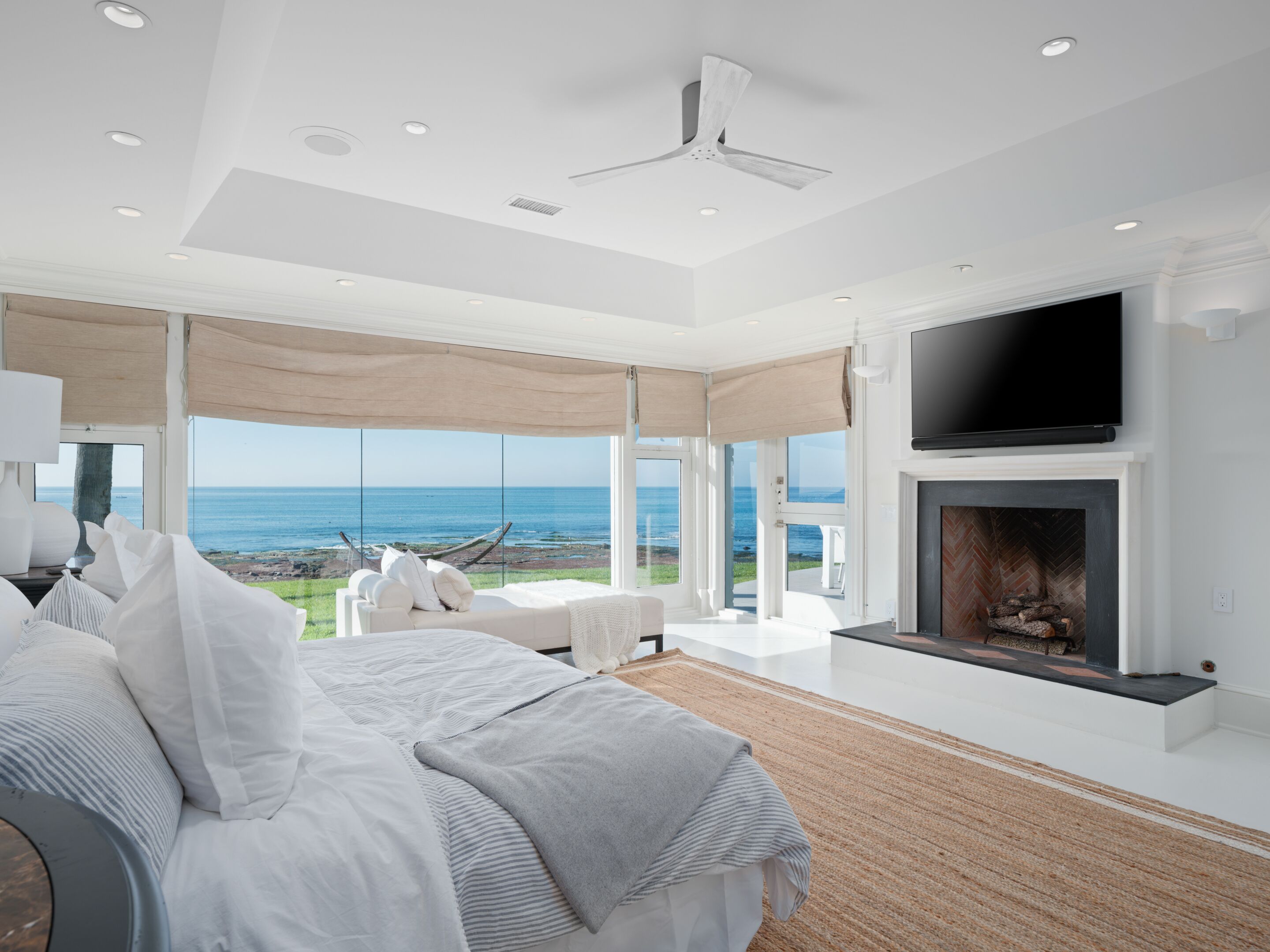 4 bedrooms, desk, iron/ironing board, free WiFi