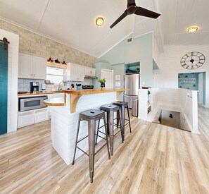 冰箱、微波炉、烤箱、炉灶