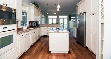 Moonrise Point: Amazing Ocean Views w/ Private Dock;Minutes to Beach; Dogs Welcome