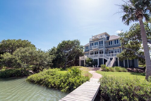Moonrise Point: Amazing Ocean Views w/ Private Dock;Minutes to Beach; Dogs Welcome