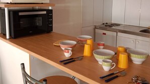 Kaffetrakter/tekoker, kjøleskap, mikrobølgeovn og ovn