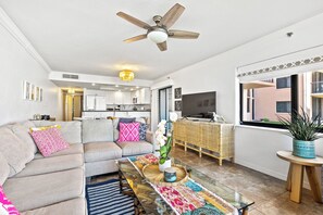 Smart TV, fireplace, books, streaming services