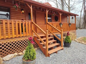 Exterior - The Banty Rooster - A Couples Getaway in the Mountains of East Tennessee (Del Rio)