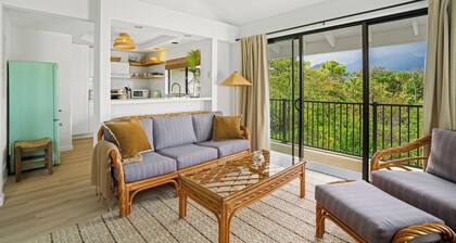 Top floor 1BR with AC, beach gear, lanai, and mountain views. Walk to the beach!