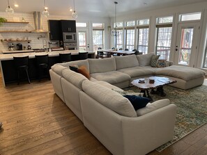 Smart TV, fireplace, video games, DVD player - Family Getaway in the Pines (Show Low)