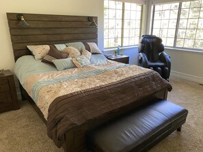 5 bedrooms, desk, iron/ironing board, free WiFi