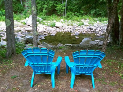 White Mountain scenic river camp with cozy cabin