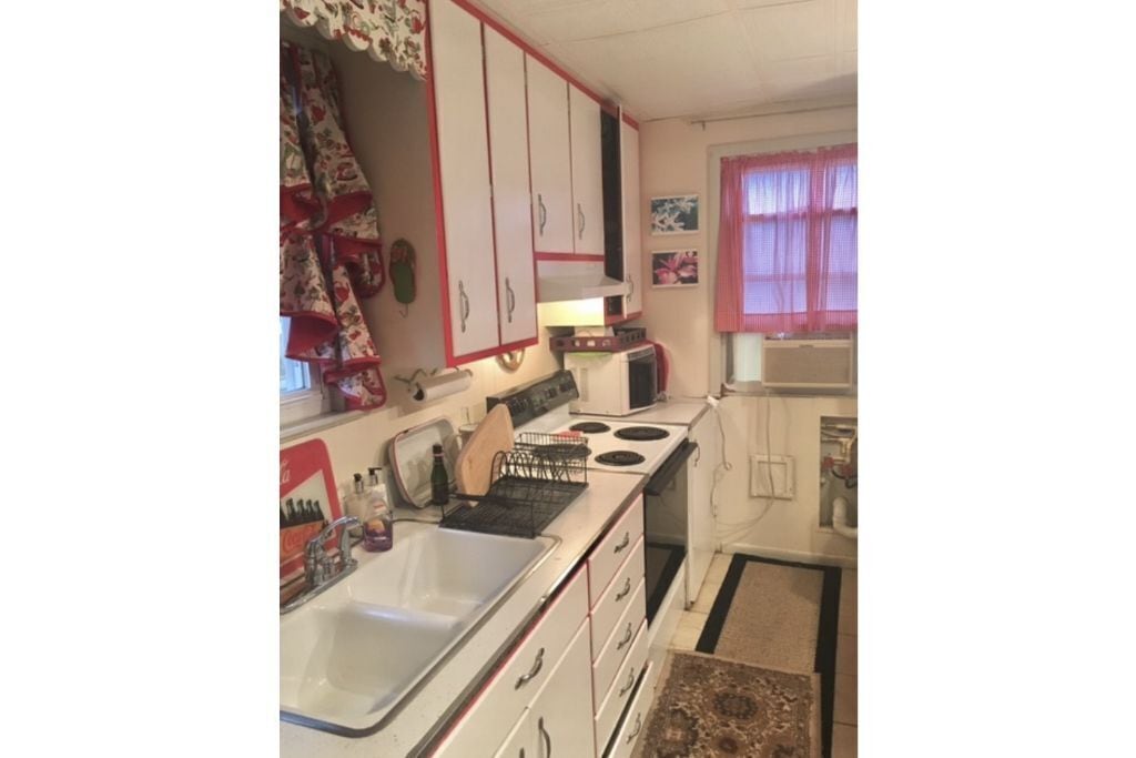 Charming Beach Bungalow within 3 blocks to Boardwalk and Beach