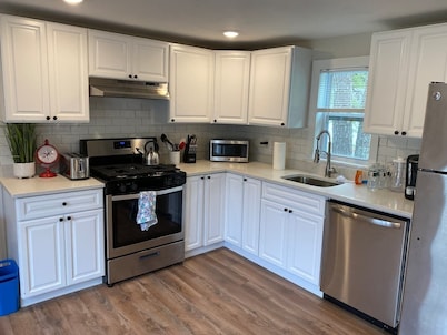 Bright & Cozy, Yarmouth Cape Top Beaches!