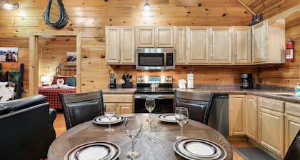 Family Cabin âą Hot Tub, Game Room âą Mins from Dollywood, 1 mile to downtown