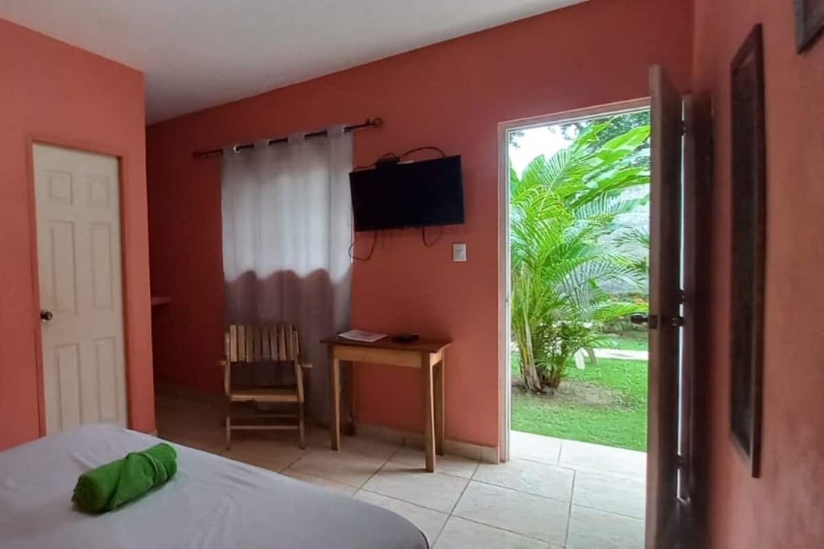 economy double room | desk, free wifi, bed sheets