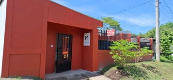 Fachada de la propiedad