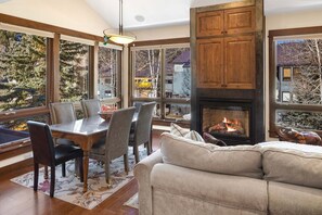 Interior - Cozy mountain retreat for your adventure! Fireplace, Hot Tub Access a/ mountain views (Telluride)