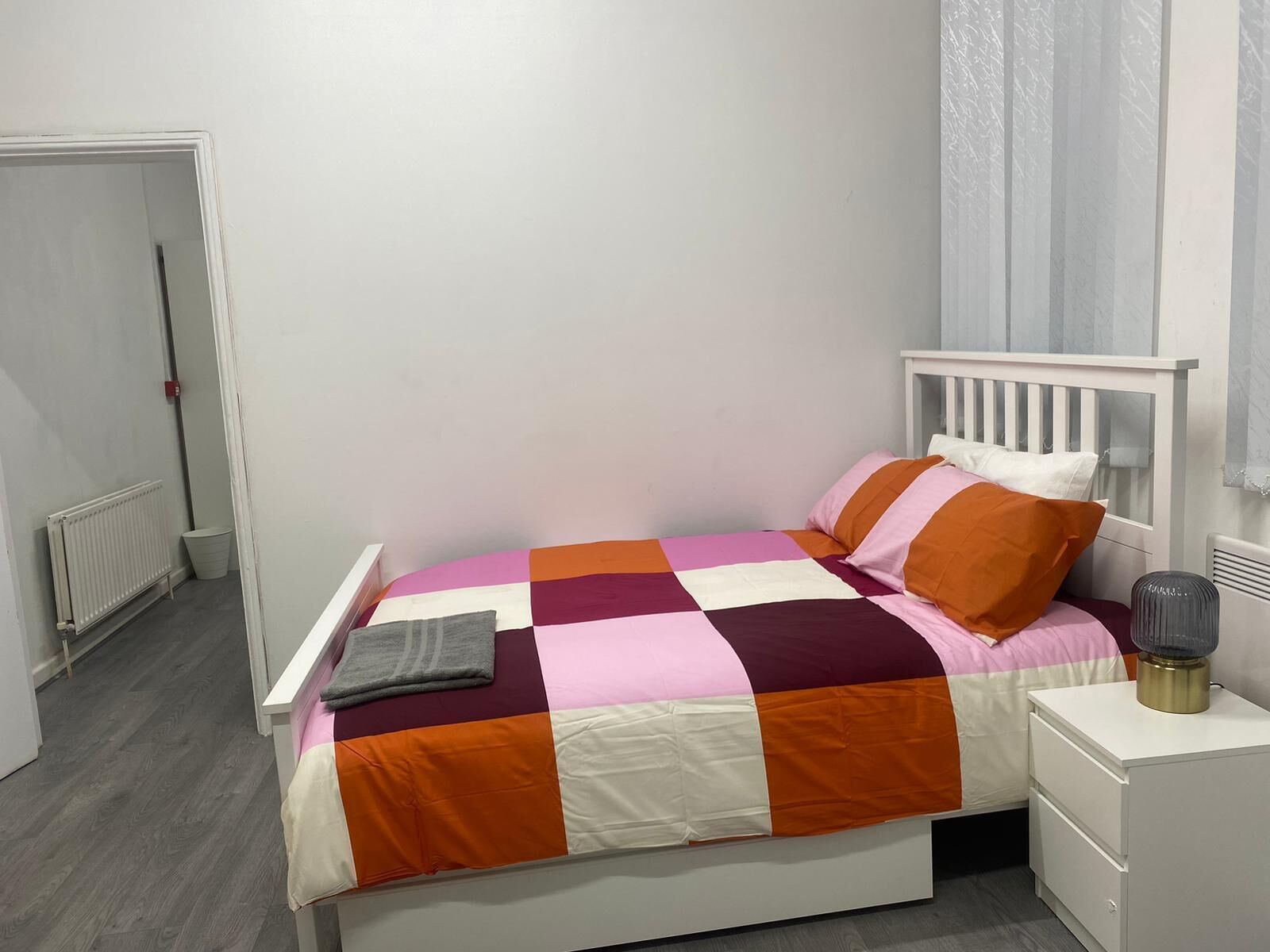 2 slaapkamers, een strijkplank/strijkijzer, wifi, beddengoed