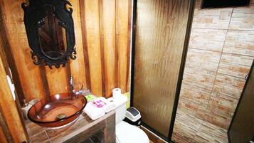Dusche, Handtücher, Seife, Toilettenpapier