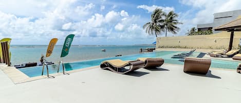 公寓 | 泳池 | 室外游泳池,08:00 至 22:00 开放,池畔遮阳伞