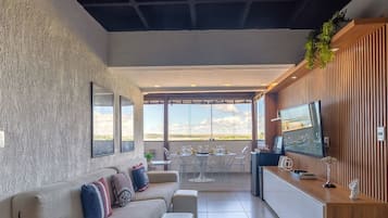 Apartamento | Área de estar | TV LED 50 polegadas com canais digitais, TV