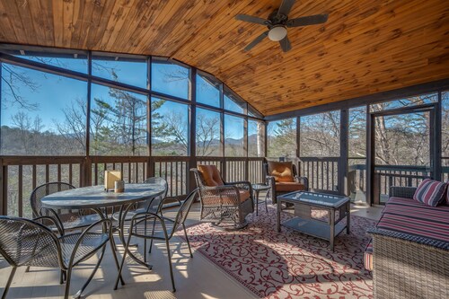 Cozy Tucked Away Log Cabin- Lake/Mountain views!