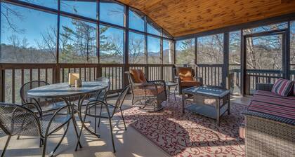 Cozy Tucked Away Log Cabin- Lake/Mountain views!