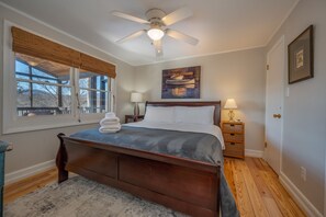 3 habitaciones, tabla de planchar con plancha, wifi y ropa de cama 