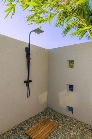 Property grounds - Unique Modern 4BR w/Large Private Pool & Mini Golf (Noord)