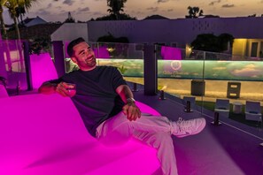 Property grounds - Unique Modern 4BR w/Large Private Pool & Mini Golf (Noord)