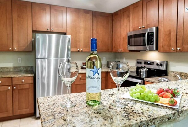 Kjøleskap, mikrobølgeovn, ovn og kokeplater