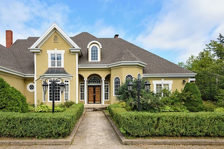 Exterior. Mulgrave Vila