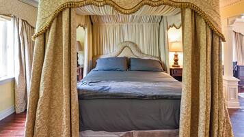 4 bedrooms, desk, iron/ironing board, free WiFi