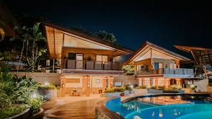 A modern resort with a pool, wooden deck, and multiple levels of outdoor living spaces. - Estancia De Lorenzo (San Mateo)