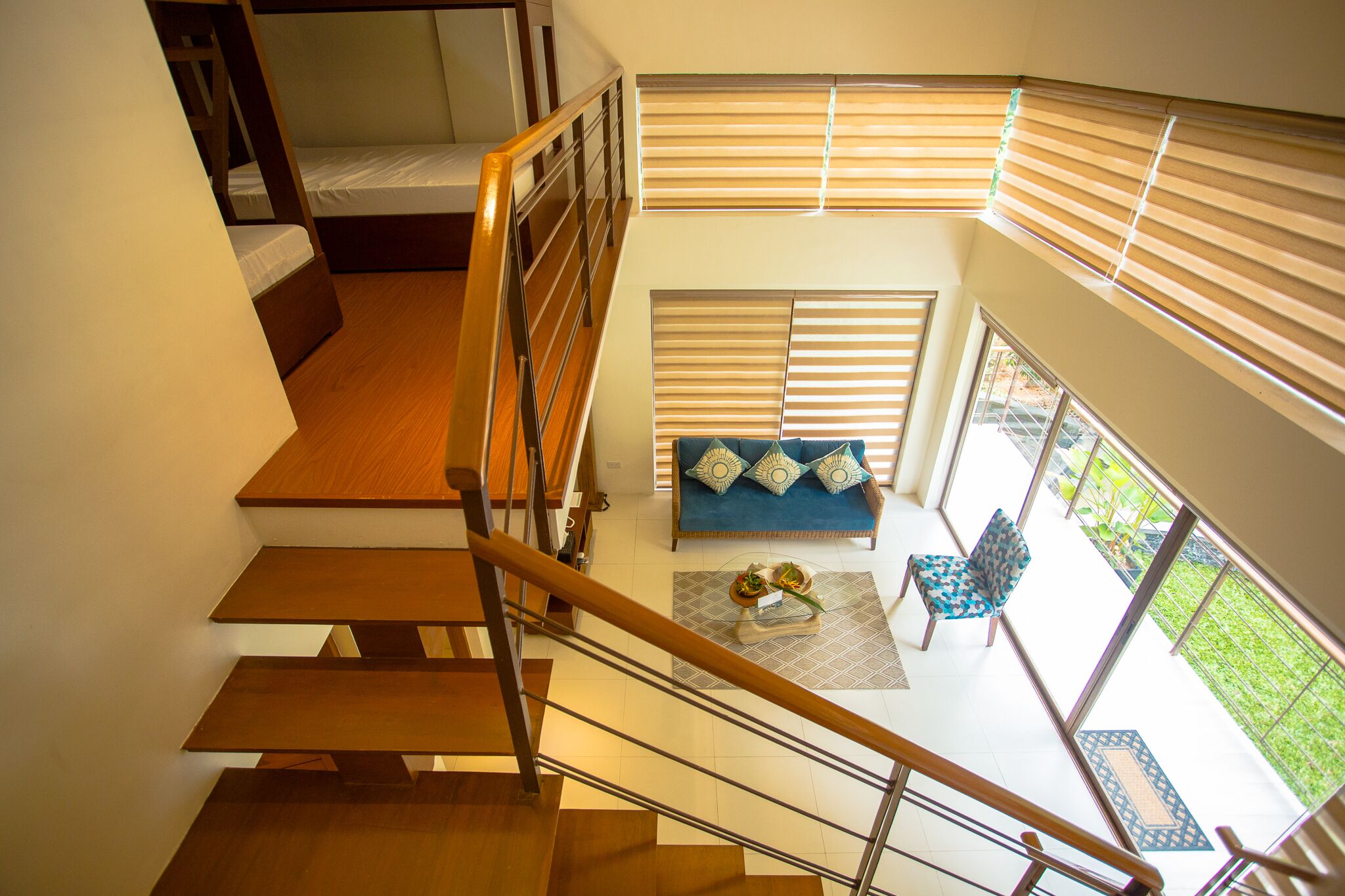 Familiekamer | Woonruimte | Een 42-inch smart-tv met kabelzenders en televisie