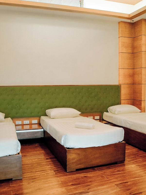 Grand Villa | 1 bedroom, in-room safe, individually furnished, desk