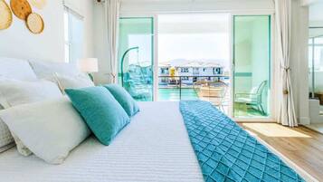 4 habitaciones, escritorio y tabla de planchar con plancha