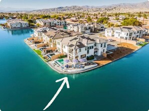 Exterior - WOW lake house! Infinity pool/spa!<br>Villa Paradiso (Indio)