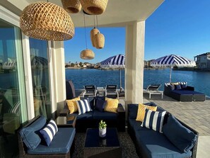 Terrace/patio - WOW lake house! Infinity pool/spa!<br>Villa Paradiso (Indio)