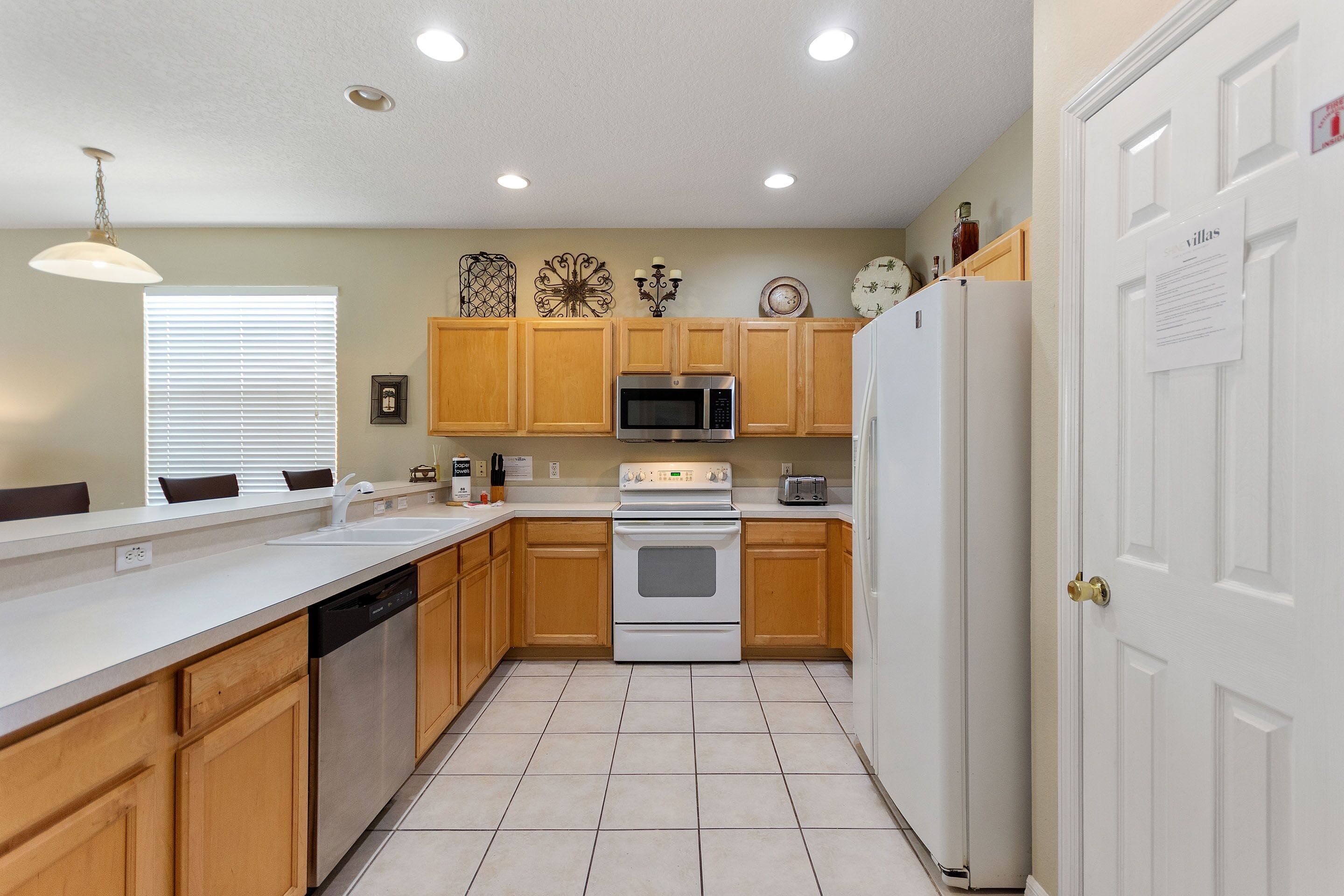 Villa, 4 Bedrooms | Private kitchen | Fridge, oven, coffee/tea maker, toaster