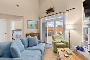 House, Multiple Beds, Private Pool, Pool View | Living area | 40-inch TV with cable channels